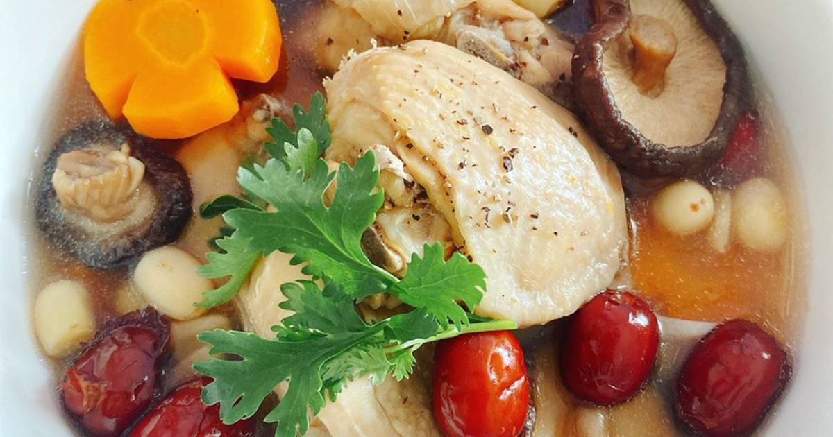 Gà hầm táo đỏ hạt sen