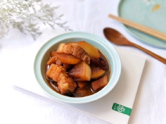 Món thịt ba chỉ kho củ cải thơm ngon, đậm đà, hấp dẫn với hương vị khó lòng cưỡng lại đấy. Bữa cơm chắc chắn không thể thiếu được món này đâu nha, bạn hãy lưu lại công thức ngay nào.