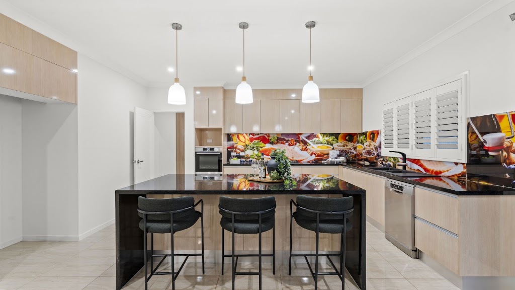 77 Springbrook Avenue, Redlynch - Thumbnail 3