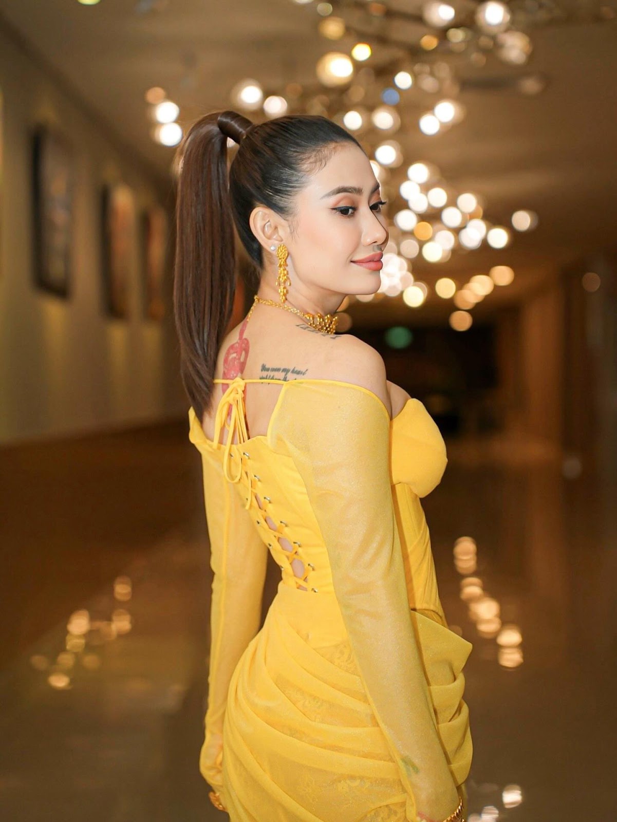 သင်ဇာဝင့်ကျော် - Thinzar Wint Kyaw - Sexy Model and Actress