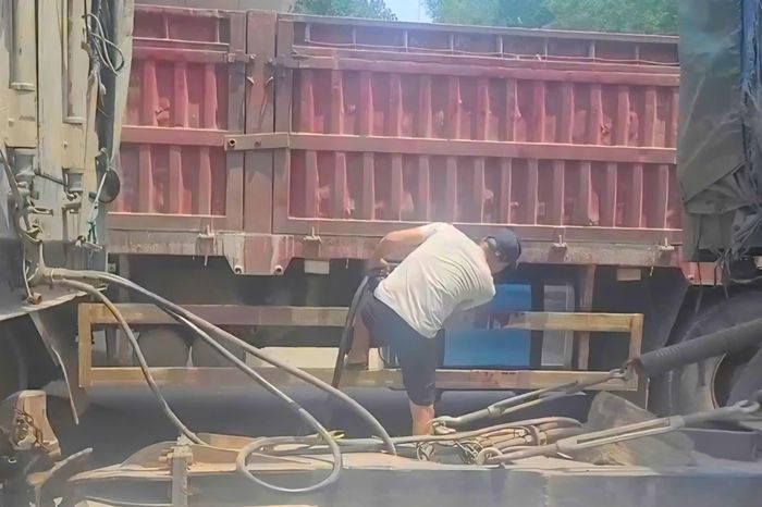 Tài xế xe tải, xe khách độ chế thùng chứa để chở dầu qua Lào trái phép - Báo Pháp Luật TP.HCM
