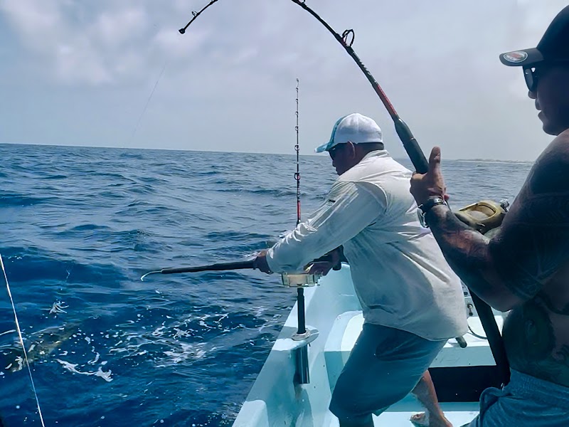 Pesca privada en alta mar — Akumal (4/13)