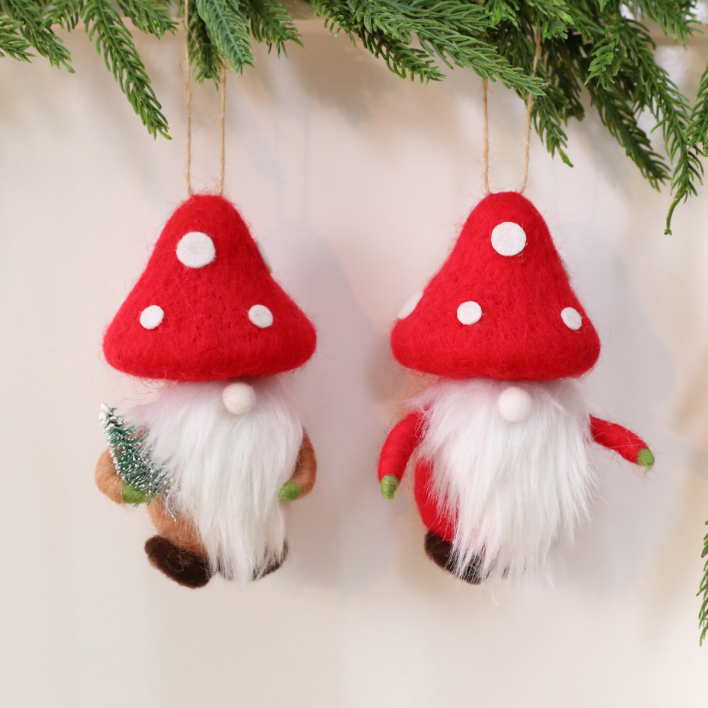 Weihnachtlicher Wichtel-Anhänger aus Filz