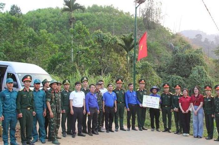 Về biên giới La Dêê, dựng 'phên dậu' từ những đường cờ Tổ quốc - Báo Người Lao Động