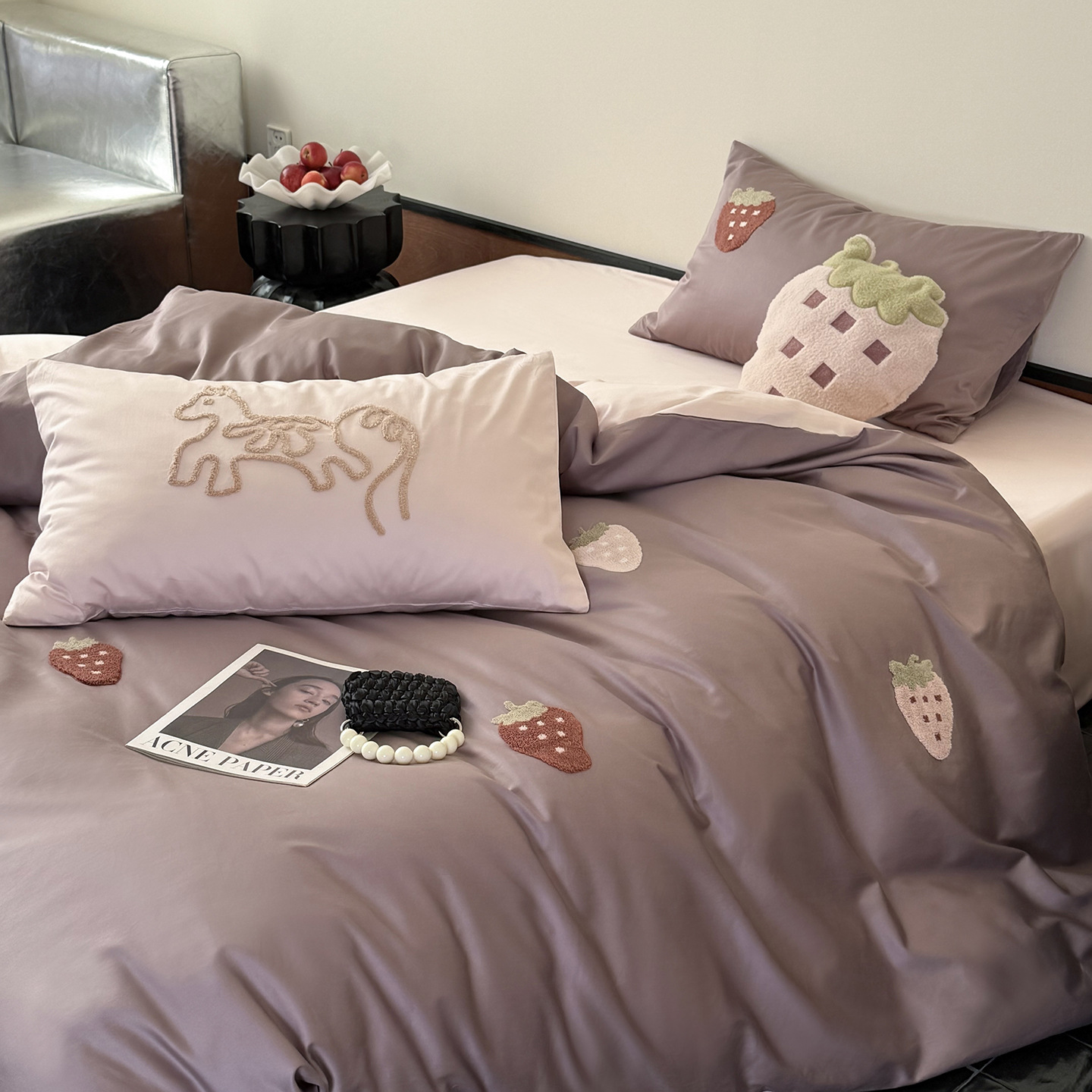 Cotton bedding set, 100 thread count, embroidered