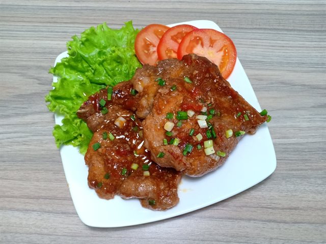 Thịt Cốt Lết Sốt Cà