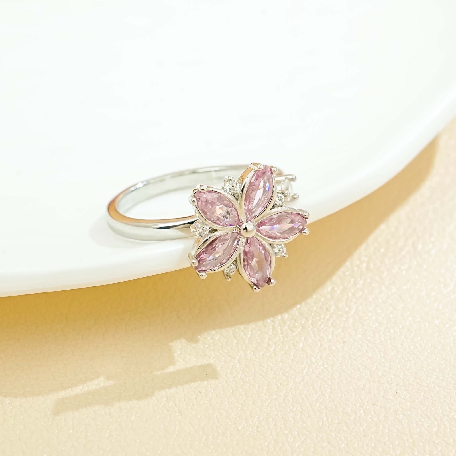 Copper spinning ring with floral motif