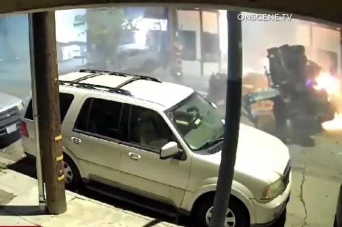 Mất kiểm soát giữa phố, xe cẩu đâm liên tiếp 13 ô tô khiến nhiều người bị thương - Tạp chí Doanh Nghiệp Việt Nam