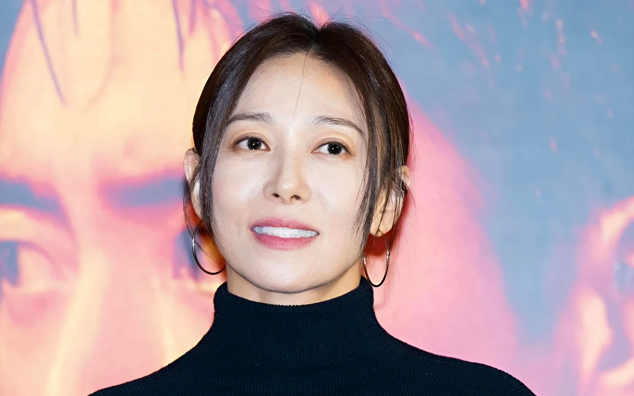 Actress Jang Young-nam after reuniting with Andmark under a new exclusive contract.
