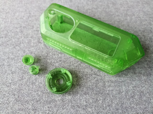 Anycubic Tough Şeffaf Yeşil UV Reçine ile baskı alınmış flipper zero gövdesi ve tuşları