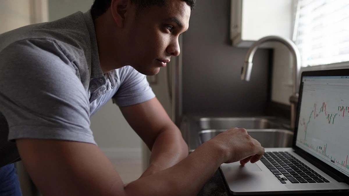 행동경제학 관점에서 본 투자자의 손실회피와 위험 회피 차이 분석