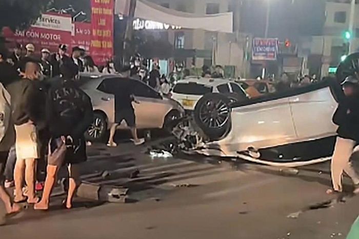 Video xế hộp Lexus đi ngược chiều, ủi hàng loạt ô tô, xe máy trên đường Hà Nội - Báo Điện tử Tiếng nói Việt Nam