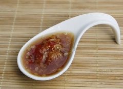 Dùng cá với nước mắm pha tỏi ớt và cơm. Món ăn đơn giản nhưng hao cơm phải biết nhé!