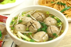 Trên đây là 4 cách chế biến bò viên cơ bản và nhanh chóng mà ai cũng có thể áp dụng. Với 4 cách chế biến trên, bò viên dai, ngon rất thơm và vẫn giữ được hương vị vốn có. Bò viên có thể kết hợp cùng với các món mì, hủ tiếu, làm súp hoặc đơn giản hơn là chiên lên làm món ăn vặt cũng rất ngon. Tùy vào điều kiện gia đình và sự tiện lợi mà bạn lựa chọn cách chế biến phù hợp nhé!