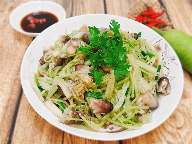 Bầu Xào Nấm Rơm