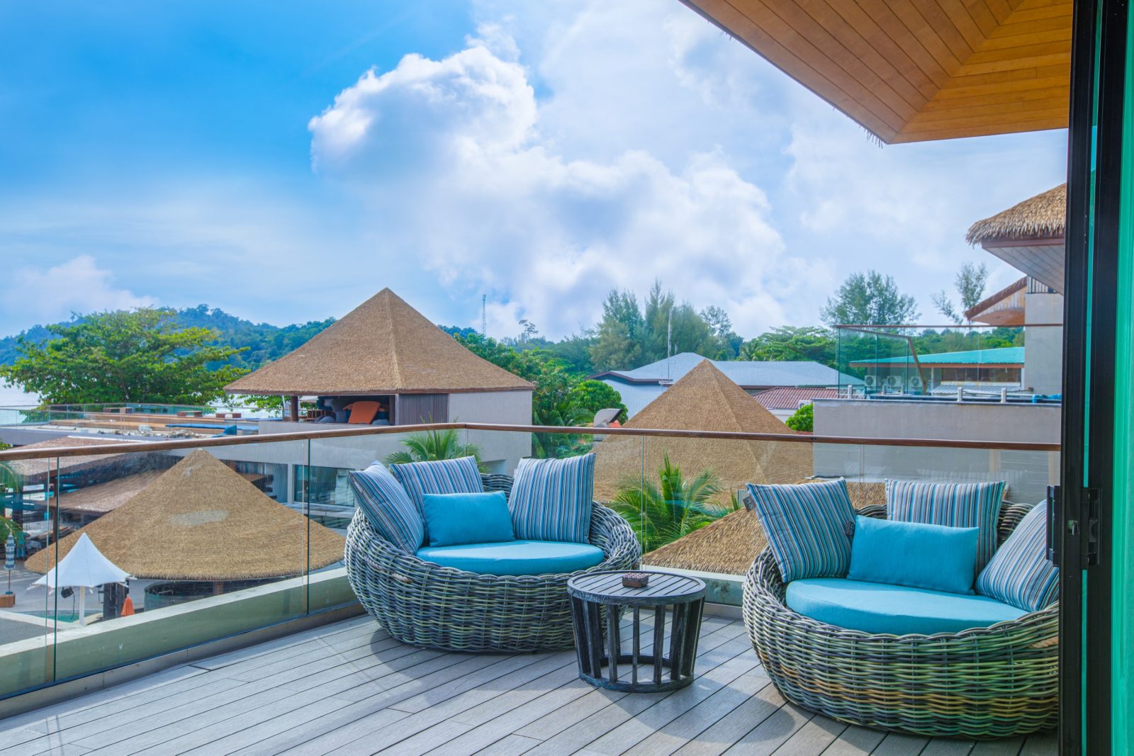 Jacuzzi Pool Suite Honeymoon Sea View