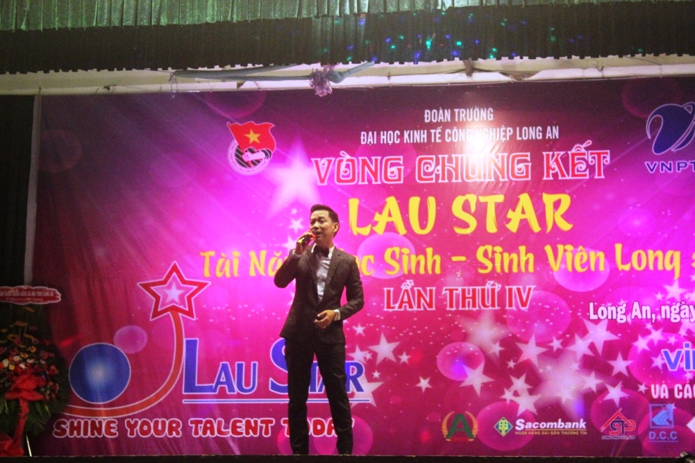 Ca sĩ  Lâm Trí Tú dành tặng những ca từ qua giọng hát ngọt ngào của mình đến khán giả