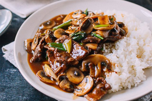 Thịt Bò Xào Nấm Mỡ