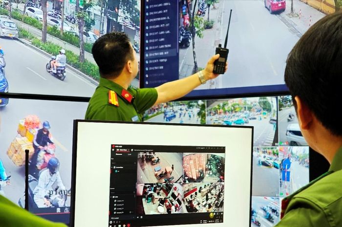 Trung tâm giám sát camera phát huy hiệu quả trong đảm bảo trật tự đô thị - Đài Phát thanh và truyền hình Hà Nội