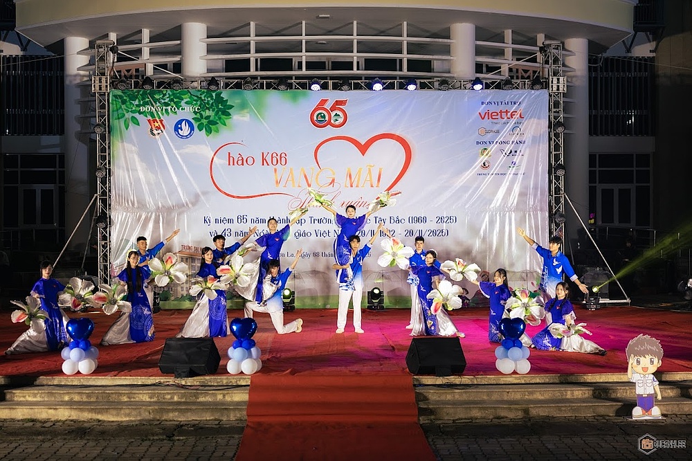 Đêm nhạc hội “Vang mãi thanh xuân”