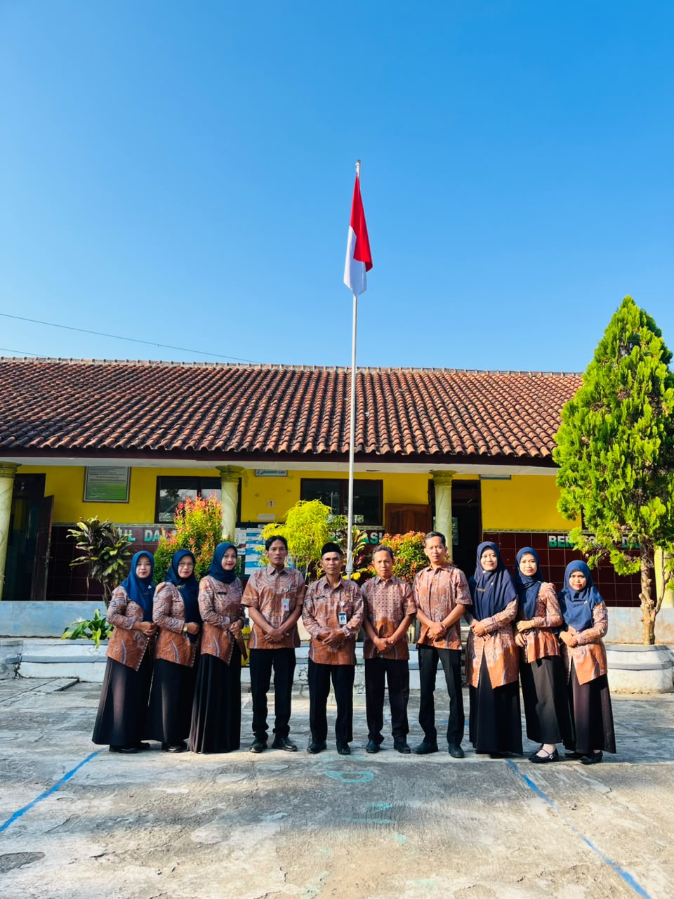 Guru dan Pendidik SDN 03 Jatiroyo
