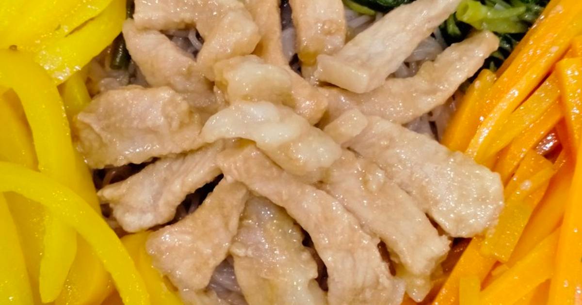 Bún gạo lứt trộn thịt sốt teriyaki và rau củ