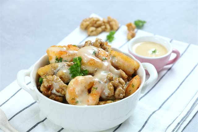 Tôm Rim Hạt Óc Chó Sốt Mật Ong