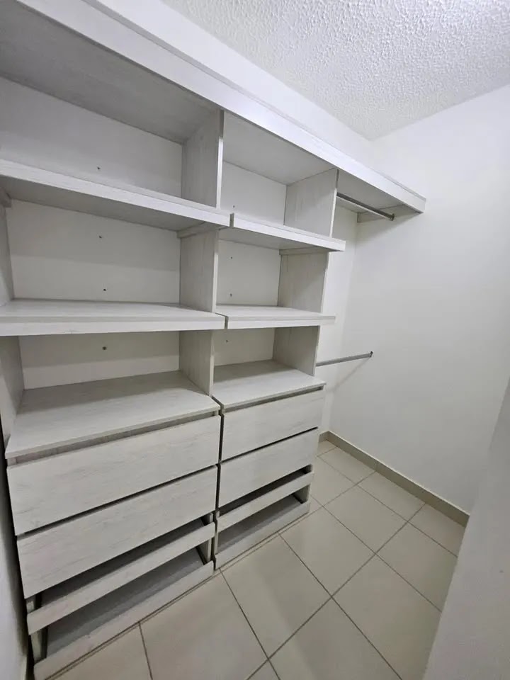 CLOSET H1.jpg