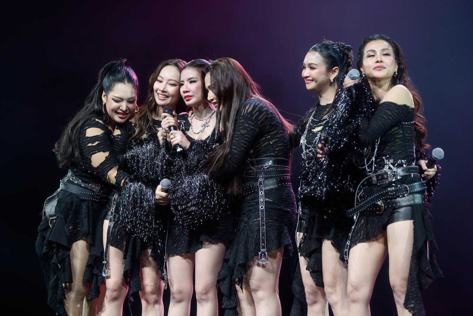 “ใบเตย อาร์สยาม” สุดปลื้ม! แฟนคอนในฝันเกิดขึ้นจริง  ขนเพลงฮิตจัดเต็ม 3 ชั่วโมง ตัวลูก–ตัวมัมรวมพลังแดนซ์สนั่นฮอลล์ ภาพที่ 27
