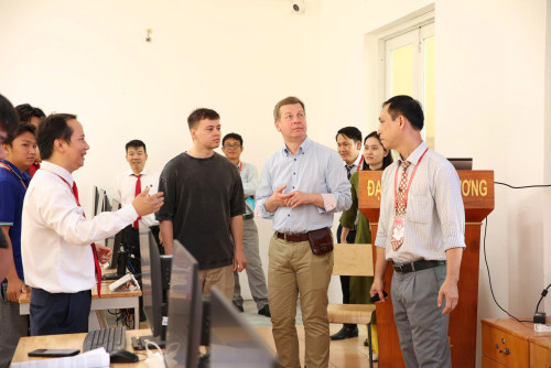 Viện AIDTI (BDU) đón tiếp và làm việc với đoàn chuyên gia về hệ thống điều khiển thông minh đến từ Liên bang Nga