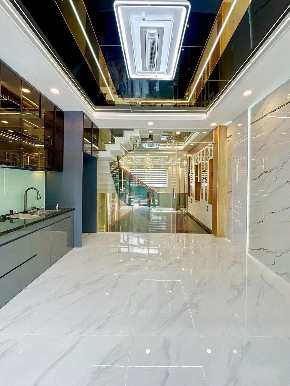 BÁN NHÀ 4,3x16m, 5 Tầng, Lê Văn Quới, ,Bình Tân