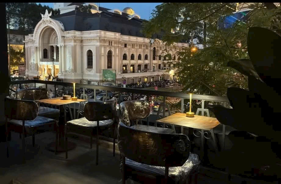 รีวิว Tables 157 ร้านอาหารบรรยากาศโรแมนติกใจกลางไซгоンวิวโอ페רהเฮาส์