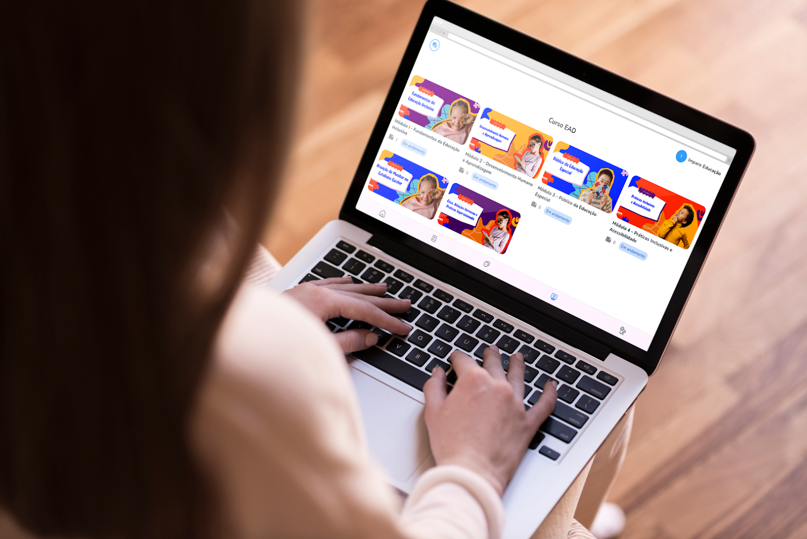 computador com curso EAD