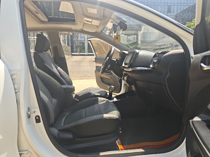 KIA KX1