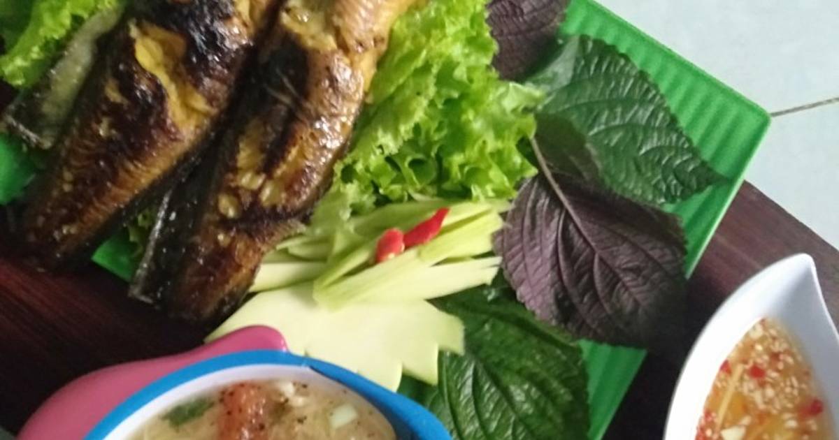 Cá chê chiên mắm gừng - Canh cà chua trứng nấu với Kim châm