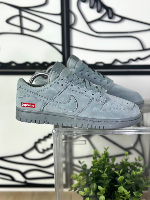 Nike Dunk Low Supreme Gris Claro