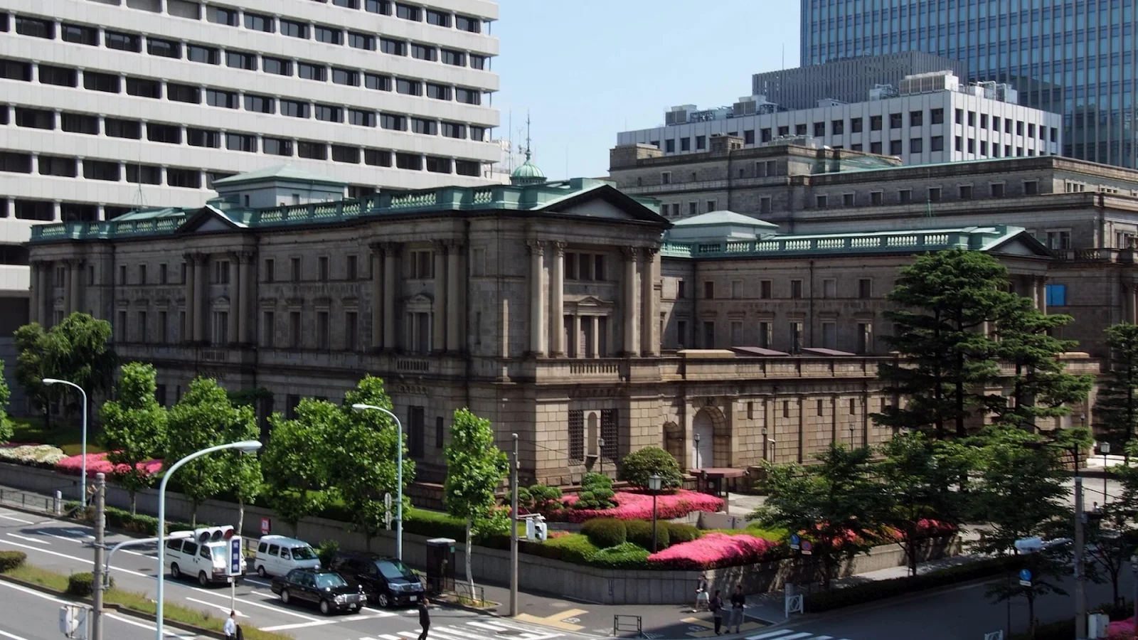 BOJ Rate Hike Sends Bitcoin Past $77,000 as Yen Slips