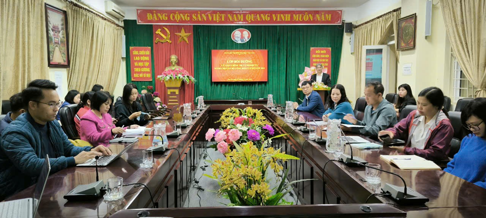 Đảng bộ Trường Đại học Tây Bắc tổ chức lớp bồi dưỡng lý luận chính trị và nghiệp vụ dành cho cán bộ công đoàn  cơ sở năm 2024