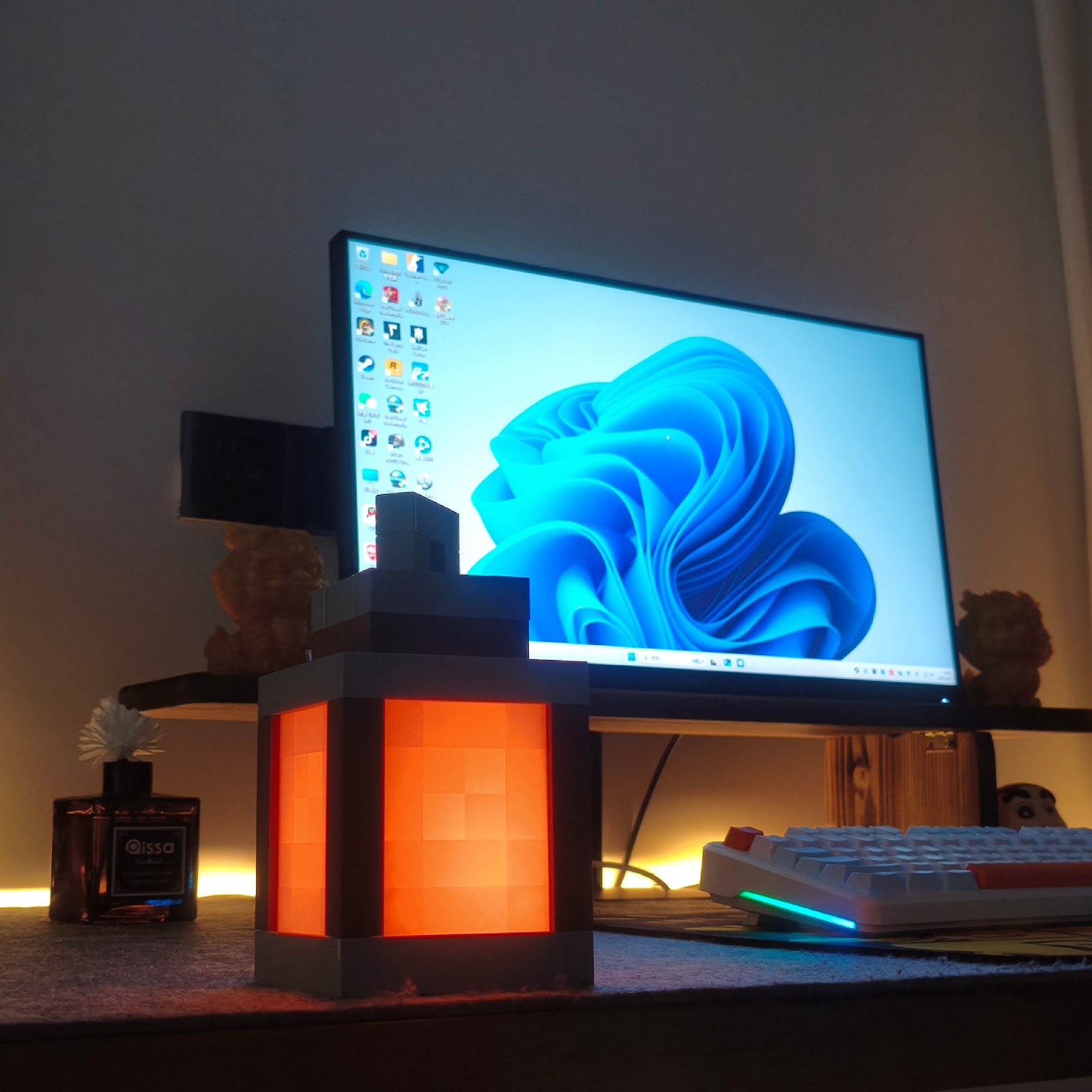 Glowing Toy Lantern with Remote Control, 16 Colors