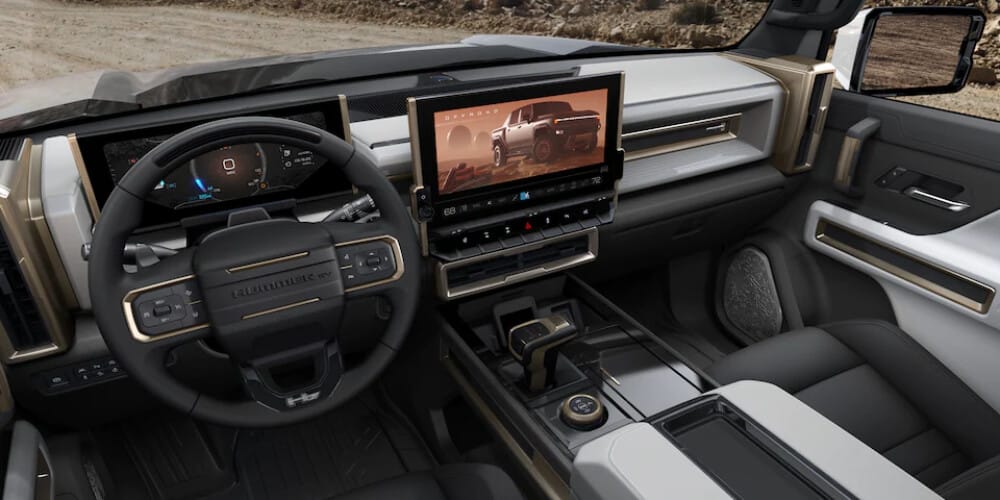 GMC 허머 EV SUV 인테리어 - 출처: GMC