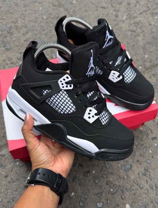 Jordan 4 Negro Blanco