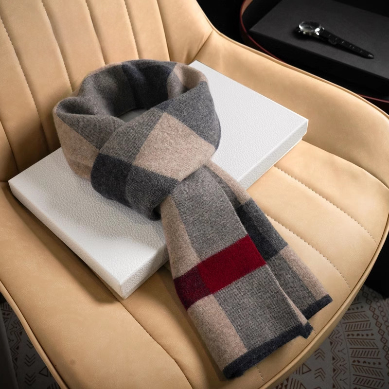 Classic men's scarf with wool content, checkered