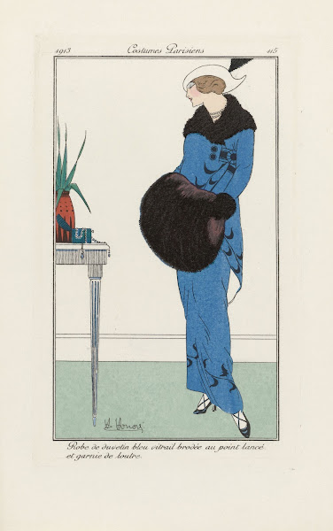 Robe de duvetin bleu vitrail brodée au point lancé et garnie de loutre 1913