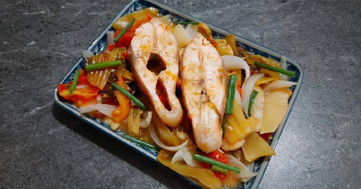 Cá điêu hồng om cải chua