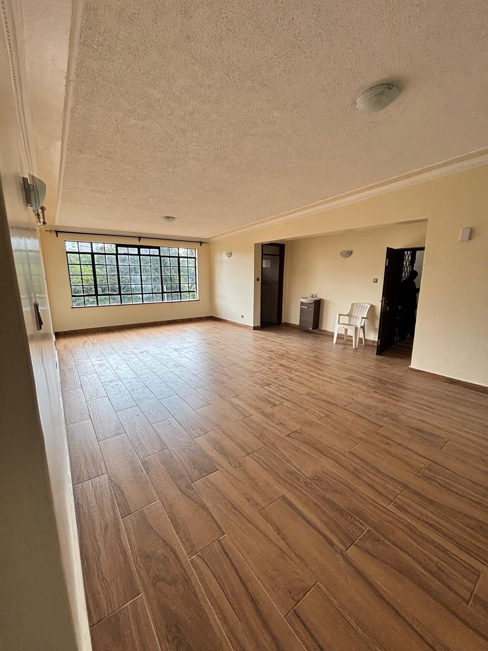 Ensuite 4-Bedroom Apartment with DSQ — photo 13 of 19