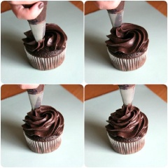 Bạn khoét 1 lỗ nhỏ giữa cupcake rồi bắt kem từ lỗ đó lên trên. Xay vòng đều tay từ lớn đến nhỏ là được. Trong quá trình bắt kem, bạn có thể hơi rung tay để tạo thành sóng nước, tất cả tùy thuộc vào sự sáng tạo của bạn nhé.