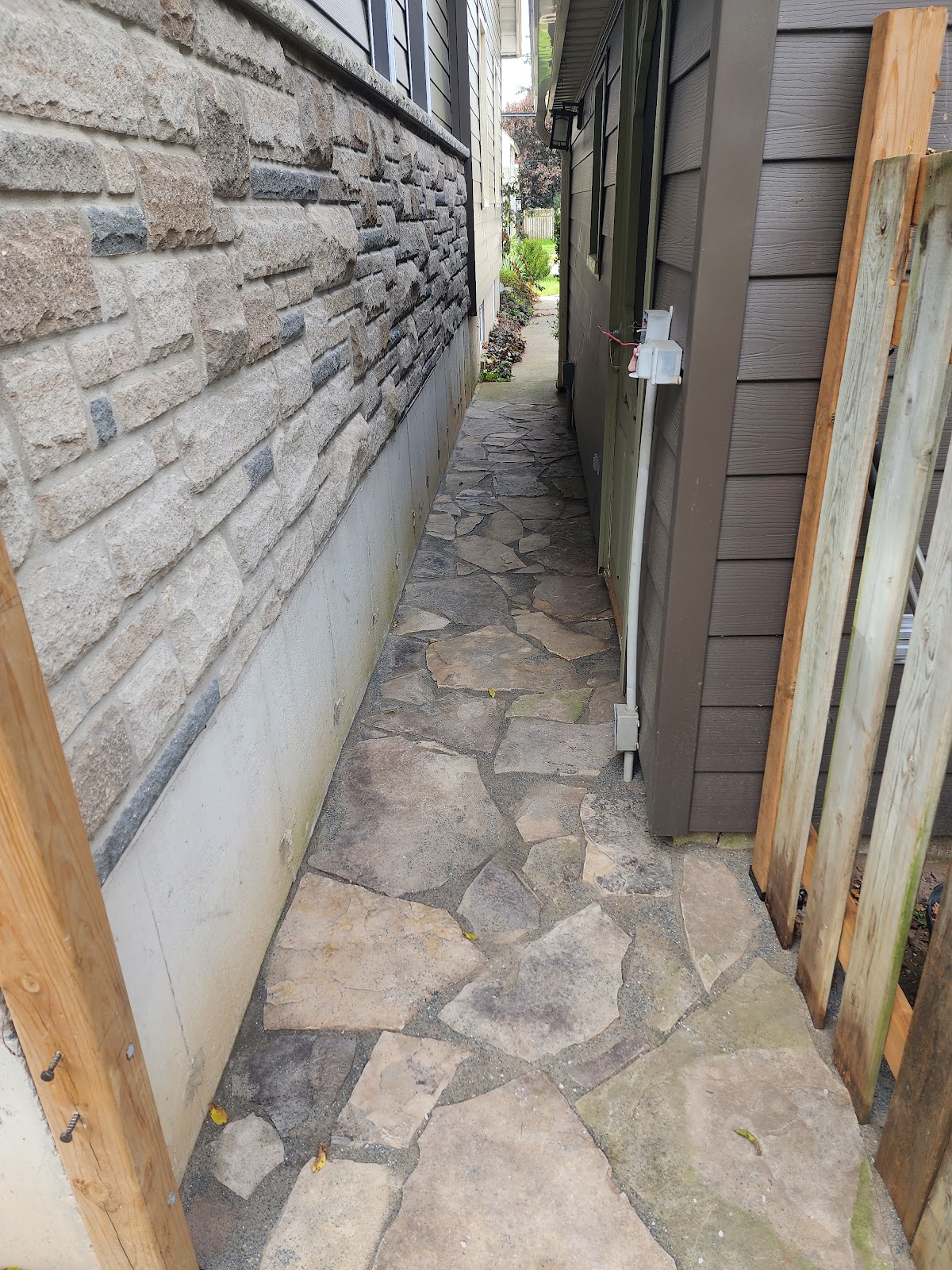 Curved interlock garden walkway in London, Ontario