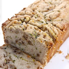 Bánh mì bí ngòi với vị bùi béo của hạt óc chó quyện cùng bí giòn sựt ngon ngon kèm cốt bánh xốp mềm rất hấp dẫn nhé. Bạn còn chờ gì mà không làm ngay cho cả nhà một ổ bánh tươi ngon này nào.