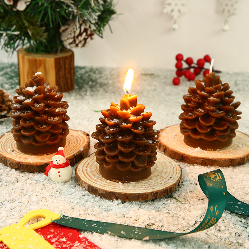 Scented candle pine cone shape, soy wax