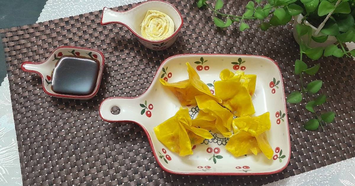 Hoành thánh gói thịt hấp chấm nước tương